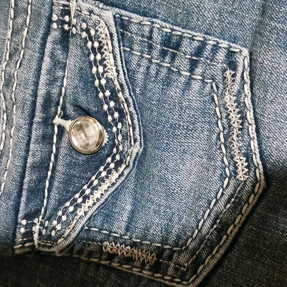 Xhilaration low rise blue jean Bermuda shorts with back pockets Sz 3 juniors - Picture 4 of 10